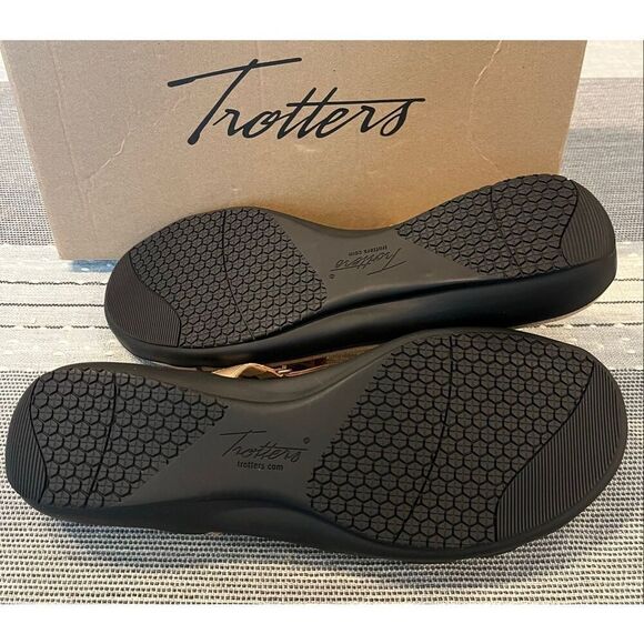 Trotters Women's Raja Flat Sandal - 12 - Picture 6 of 8